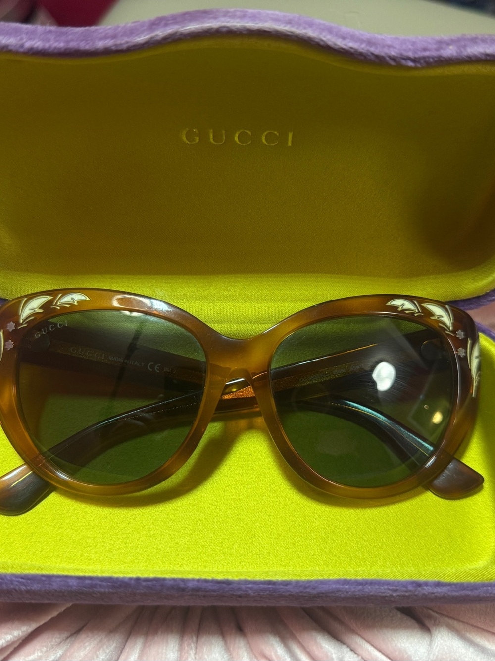 Gucci Brown Cat-Eye Sunglasses with White Floral Detail